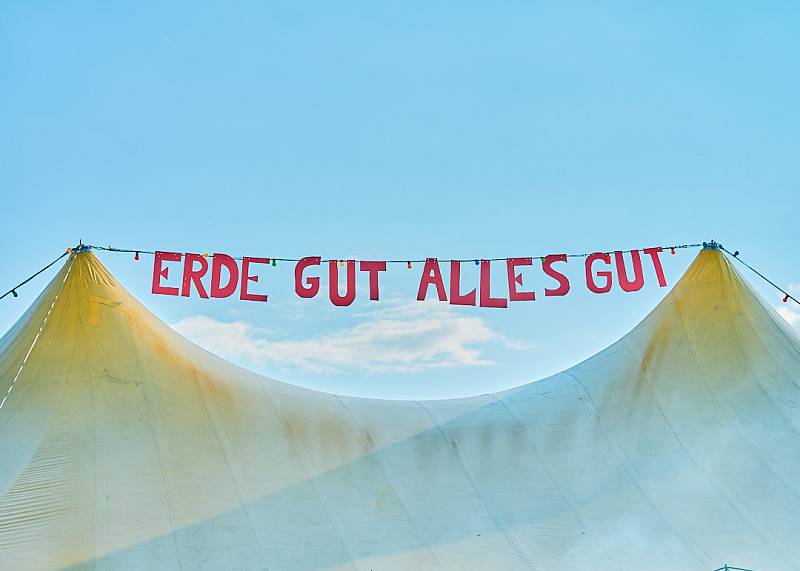 Spruch: Erde gut alles gut, Basstempel 2025
