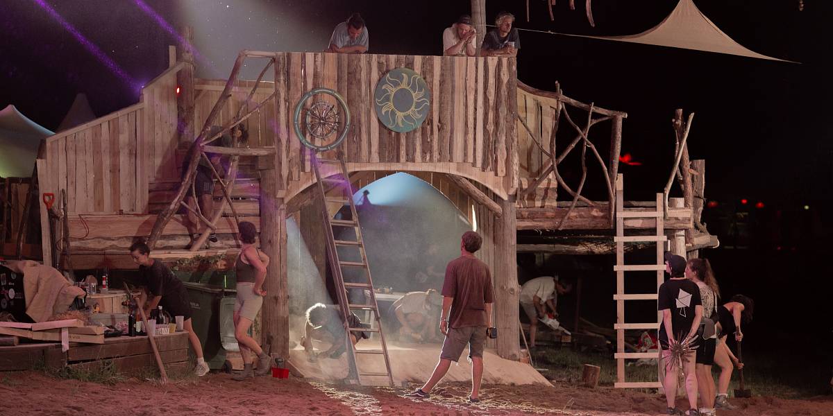 Kollektiv Bushbash realisiert Projekt auf dem Klangtherapie Festival - Bild: Jonas Sajer