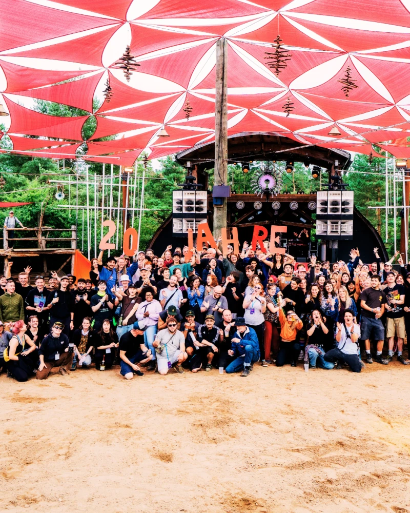 Klangtherapie Festival Crew zur Eröffnung des Sandpalastes 2025