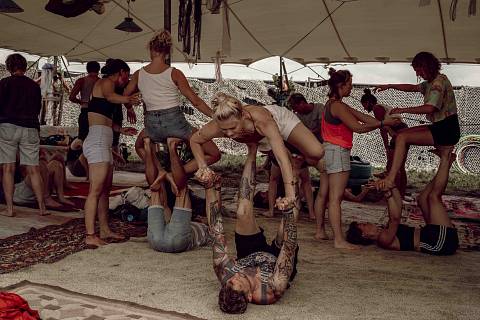 Acro Yoga Workshop Klangtherapie Festival