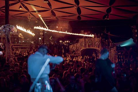 Dancefloor Pyros Sandpalast